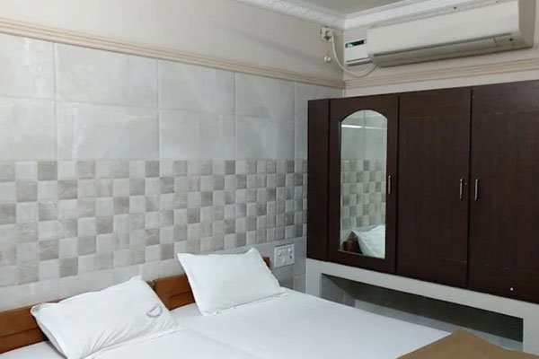 Book Super Deluxe Room in Tirumala at Vasavi Bhavan